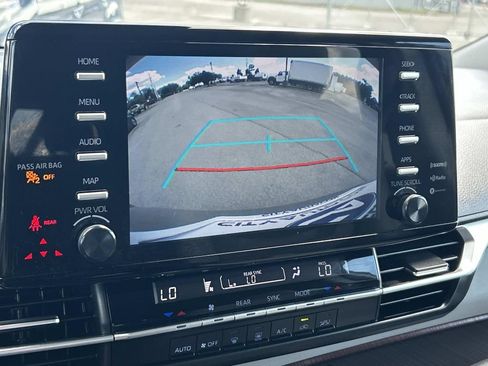 Used 2024 Toyota Sienna LE FWD image 28