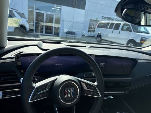 Certified 2025 Buick Envision Sport Touring image 16
