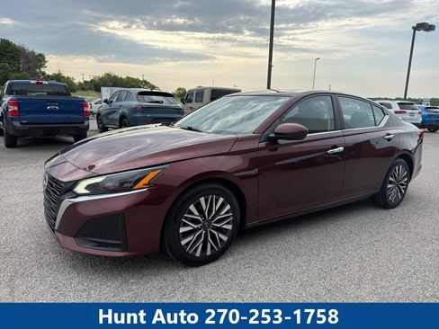 Used 2023 Nissan Altima 2.5 SV w/ SV Premium Package FWD image 1