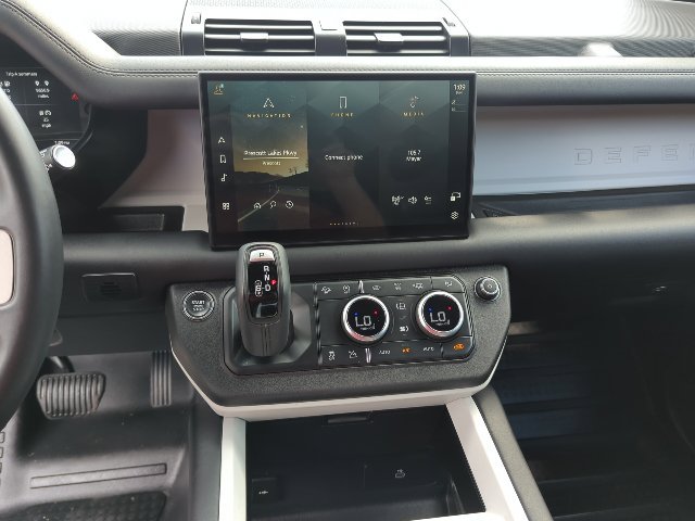 Used 2025 Land Rover Defender 110 S AWD/4WD image 9