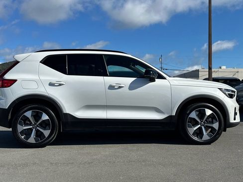 Certified 2025 Volvo XC40 B5 Plus image 9