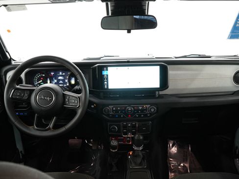Used 2024 Jeep Wrangler Unlimited image 16
