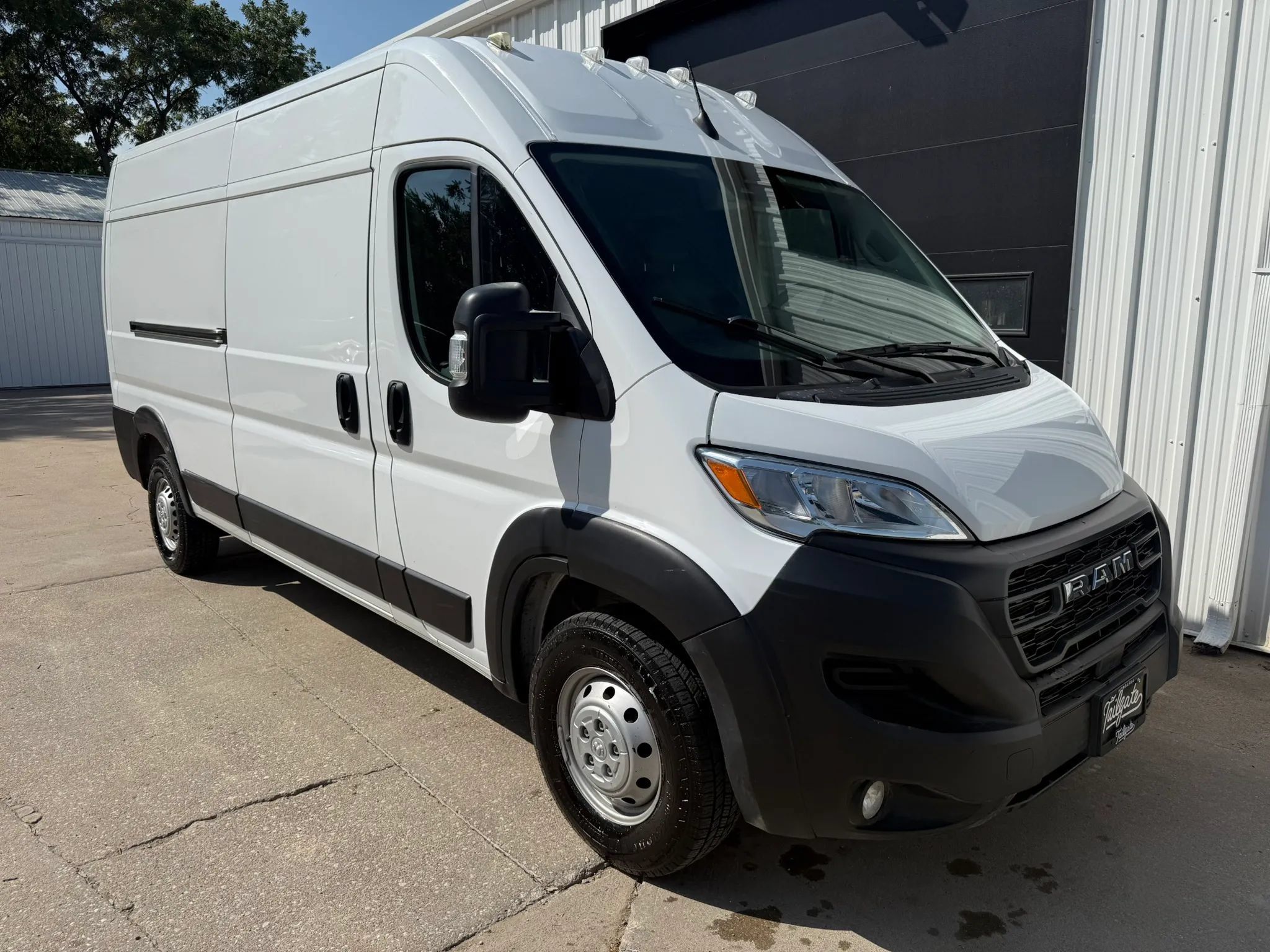 Used 2025 RAM ProMaster 2500 w/ Convenience Group FWD image 2