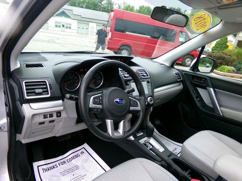 Used 2018 Subaru Forester 2.5i Premium w/ All-Weather Package image 12