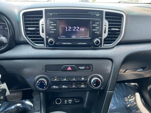 Used 2018 Kia Sportage LX AWD/4WD image 19
