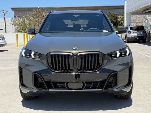 New 2026 BMW X5 xDrive40i w/ M Sport Package AWD/4WD image 2