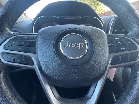Used 2019 Jeep Cherokee Latitude w/ Popular Appearance Group FWD image 18