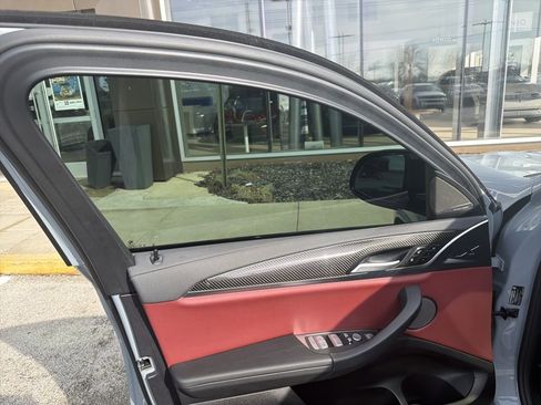 Used 2025 BMW X4 M40i w/ Premium Package image 9