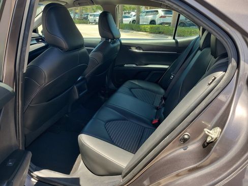 Used 2020 Toyota Camry SE FWD image 10