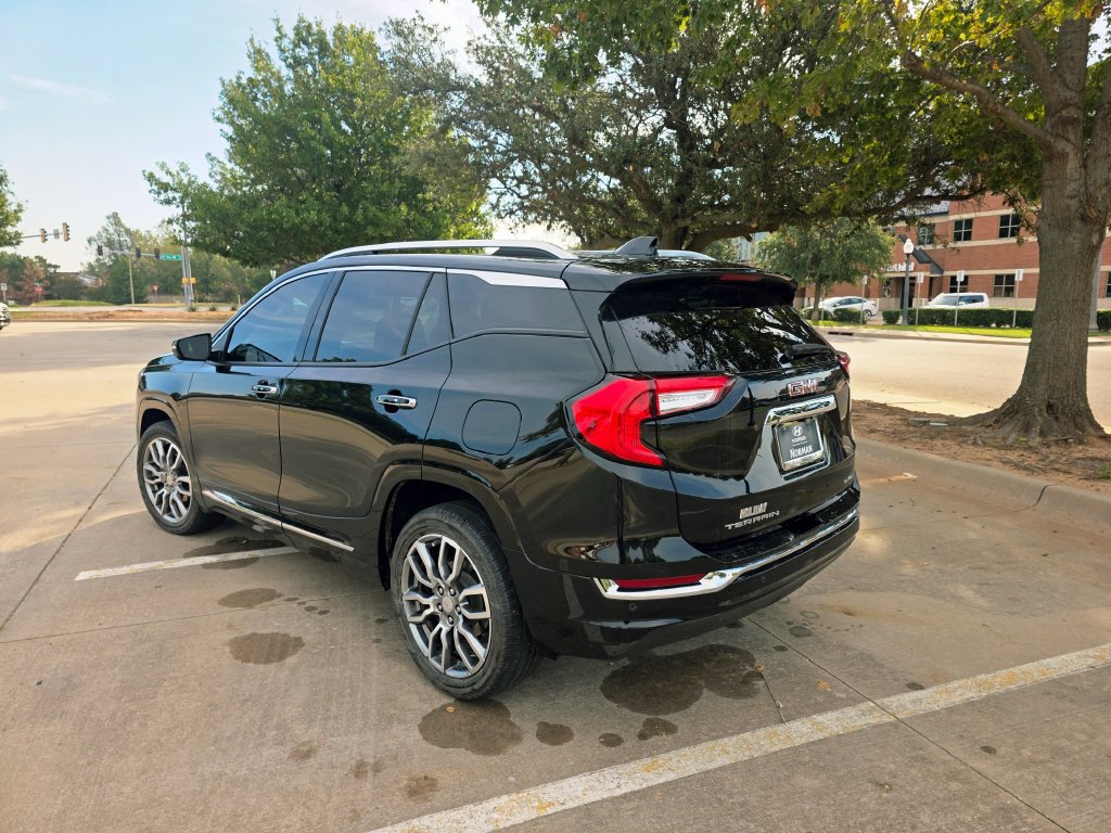 Used 2024 GMC Terrain Denali w/ Denali Premium Package AWD/4WD image 15
