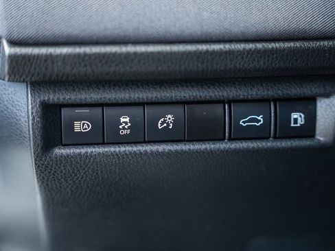 Used 2025 Toyota Camry LE FWD image 38