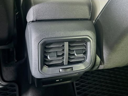 Used 2025 Volkswagen Taos SE w/ Panoramic Sunroof Package image 28