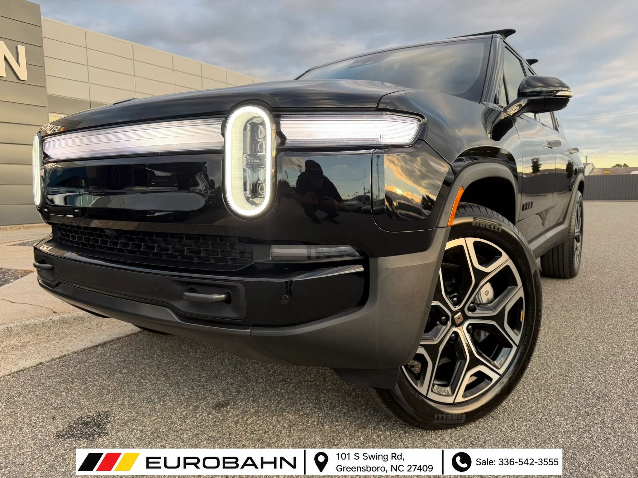 Used 2025 Rivian R1S Adventure Dual AWD/4WD image 1