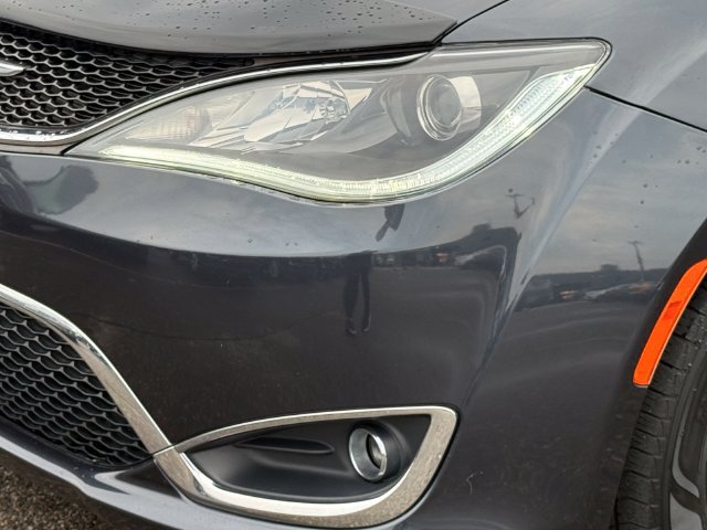 Used 2019 Chrysler Pacifica Limited FWD image 30