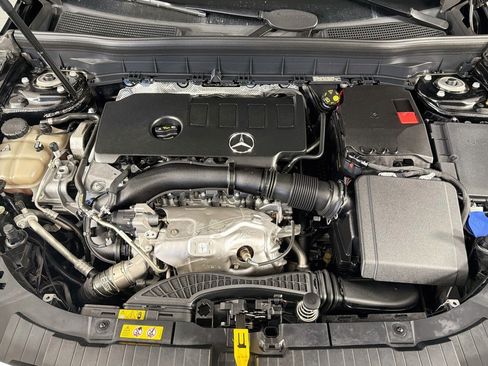 Used 2023 Mercedes-Benz GLB 250 w/ Premium Package image 11