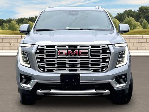 Used 2025 GMC Yukon XL Denali AWD/4WD image 3