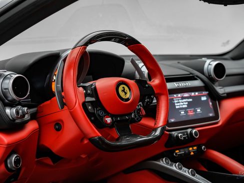 Used 2018 Ferrari GTC4Lusso AWD/4WD image 48