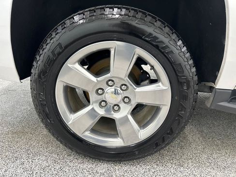 Used 2017 Chevrolet Suburban LT RWD image 10