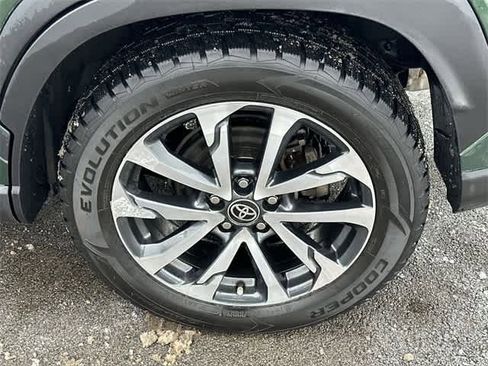 Used 2022 Toyota Corolla Cross XLE image 5