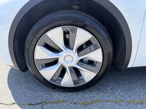 Used 2022 Tesla Model Y Long Range AWD/4WD image 10