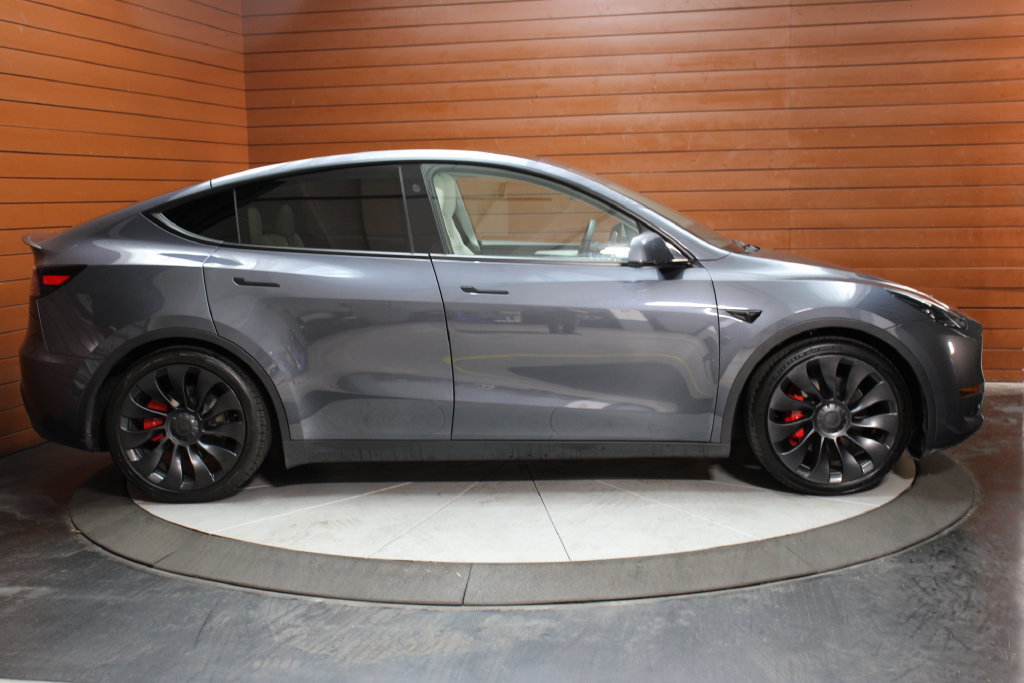 Used 2023 Tesla Model Y Performance AWD/4WD image 33