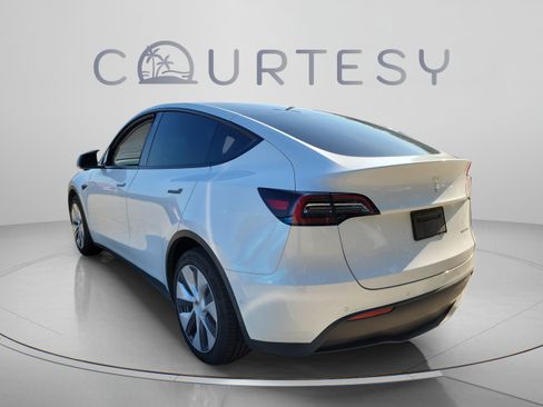 Used 2021 Tesla Model Y Long Range AWD/4WD image 2