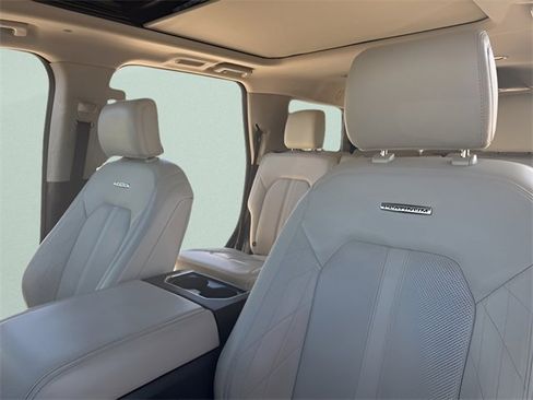 Used 2020 Ford Expedition Platinum image 19