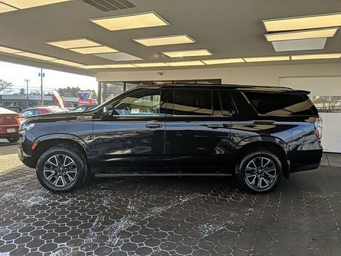 Used 2022 Chevrolet Suburban Z71 w/ Luxury Package image 11