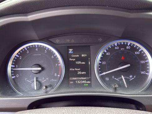 Used 2018 Toyota Highlander XLE AWD/4WD image 14