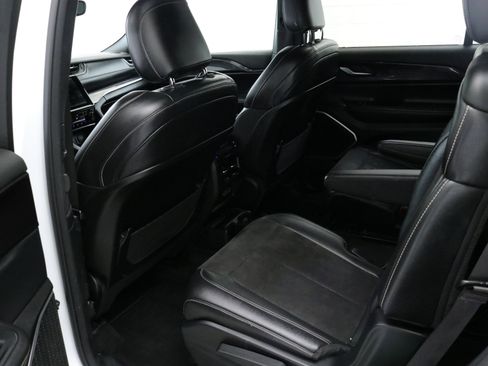 Used 2021 Jeep Grand Cherokee L Laredo image 23