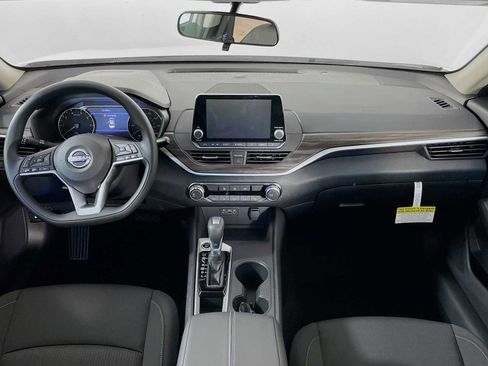 New 2025 Nissan Altima 2.5 SV image 3