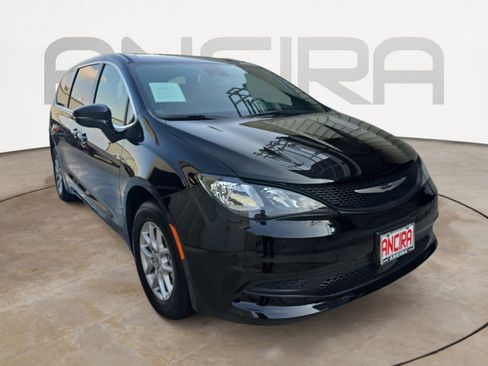 Certified 2025 Chrysler Voyager LX image 4