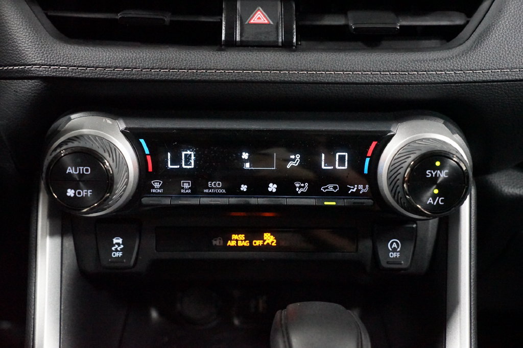 Certified 2025 Toyota RAV4 XLE FWD image 20