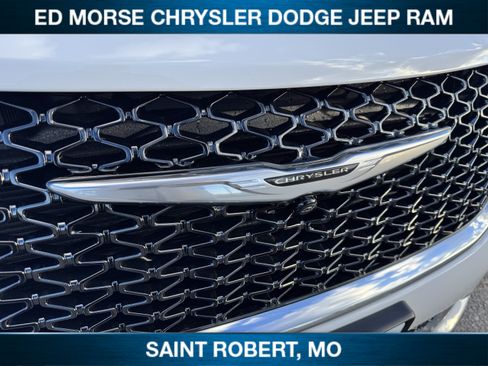 New 2026 Chrysler Pacifica Select FWD image 9