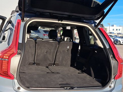 Used 2022 Volvo XC90 T5 Momentum image 14