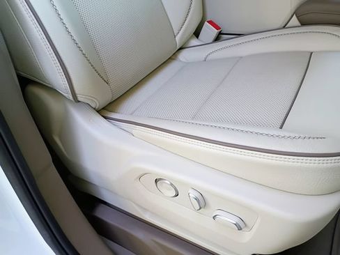 Used 2025 GMC Yukon Denali w/ LPO, Floor Liner Package RWD image 47