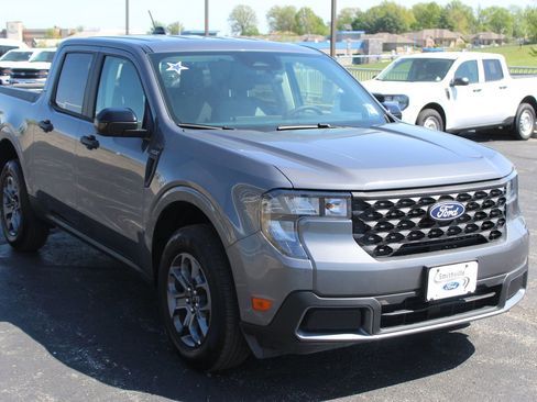New 2025 Ford Maverick XLT w/ XLT Luxury Package FWD image 9