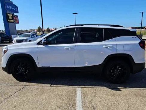 Used 2023 GMC Terrain SLE w/ Driver Convenience Package image 4
