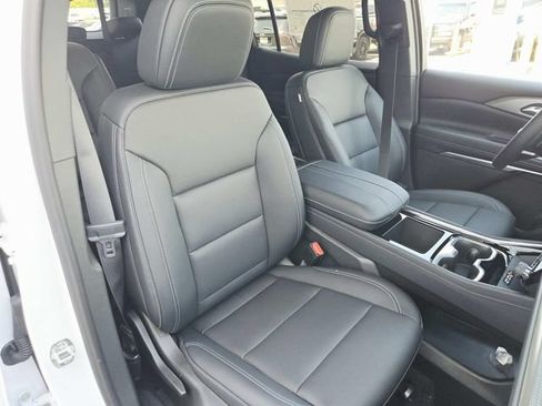 New 2027 Chevrolet Traverse LT w/ Midnight/Sport Edition FWD image 17