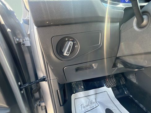 Used 2022 Volkswagen Tiguan SE AWD/4WD image 11