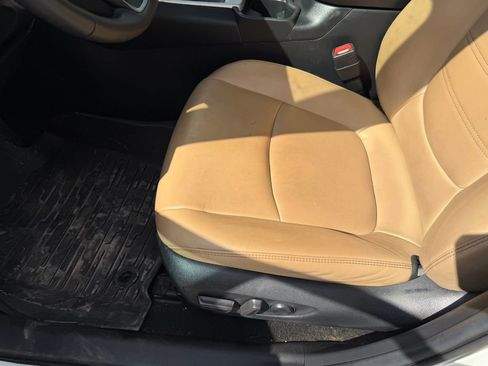 Used 2021 Toyota RAV4 XLE Premium image 33