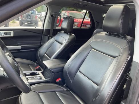 Used 2023 Ford Explorer XLT w/ Equipment Group 202A AWD/4WD image 37