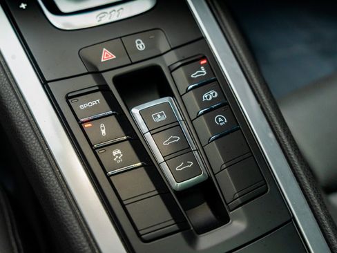 Used 2018 Porsche 911 Carrera 4S image 46