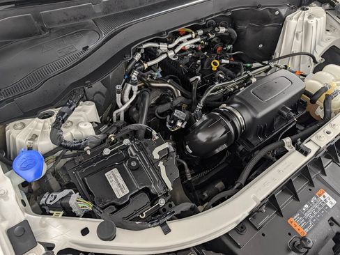 Certified 2022 Ford Explorer XLT w/ Equipment Group 202A RWD image 7