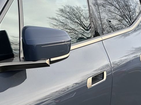 Used 2023 BMW iX xDrive50 w/ Premium Package image 11