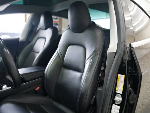 Used 2019 Tesla Model 3 Mid Range image 23