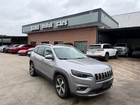 Used 2020 Jeep Cherokee Limited image 3