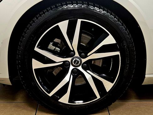 Used 2021 Volvo S60 T5 R-Design image 33