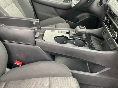 Used 2025 Nissan Rogue SV image 14