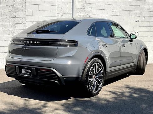 Certified 2025 Porsche Macan Electric image 17